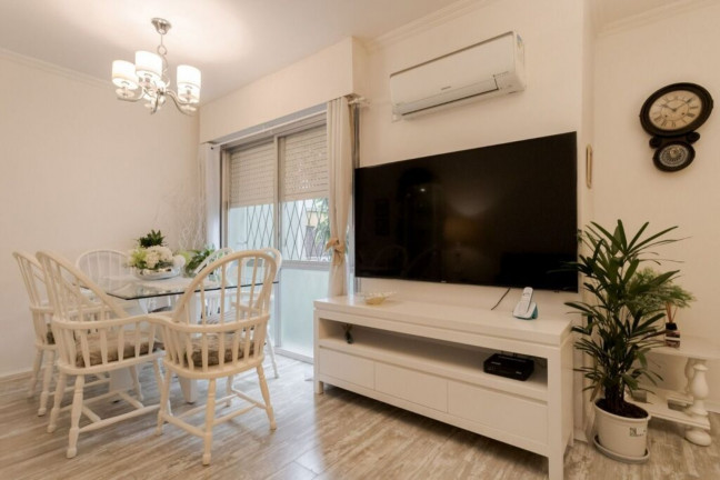 Imagem Imóvel com 2 Quartos à Venda, 75 m² em Petrópolis - Porto Alegre Imagem Imóvel com 2 Quartos à Venda, 75 m² em Petrópolis - Porto Alegre