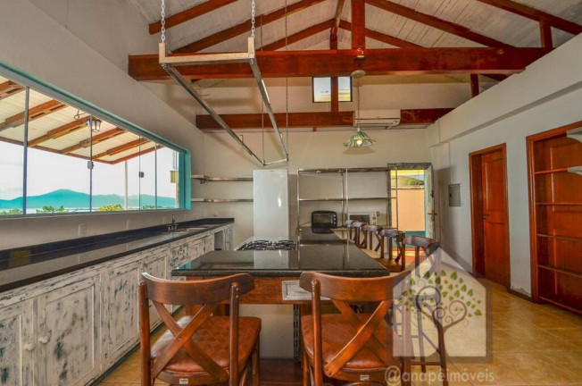 Imagem Casa com 5 Quartos à Venda, 500 m² em Sambaqui - Florianópolis Imagem Casa com 5 Quartos à Venda, 500 m² em Sambaqui - Florianópolis