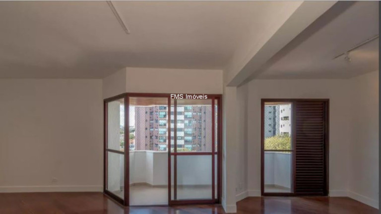 Imagem Imóvel com 4 Quartos à Venda, 125 m² em Campo Belo - São Paulo Imagem Imóvel com 4 Quartos à Venda, 125 m² em Campo Belo - São Paulo