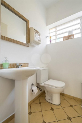 Imagem Casa com 6 Quartos à Venda, 202 m²