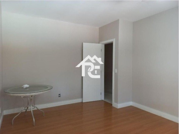 Imagem Casa com 3 Quartos à Venda, 360 m² em Piratininga - Niterói Imagem Casa com 3 Quartos à Venda, 360 m² em Piratininga - Niterói