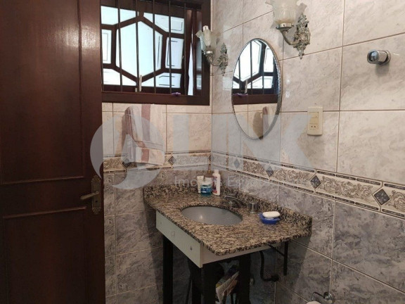 Imagem Casa com 4 Quartos à Venda, 338 m² em Jardim Itu - Porto Alegre Imagem Casa com 4 Quartos à Venda, 338 m² em Jardim Itu - Porto Alegre