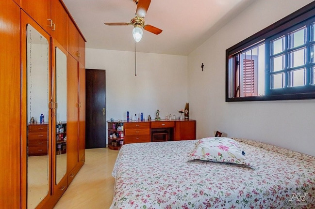 Imagem Casa com 4 Quartos à Venda, 210 m² em Niterói - Canoas Imagem Casa com 4 Quartos à Venda, 210 m² em Niterói - Canoas