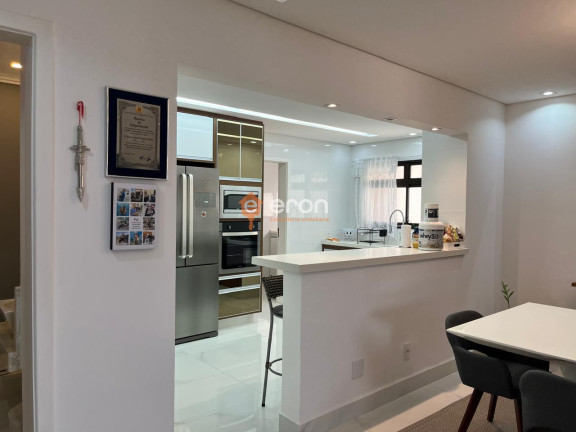 Imagem Apartamento com 3 Quartos à Venda, 130 m²
