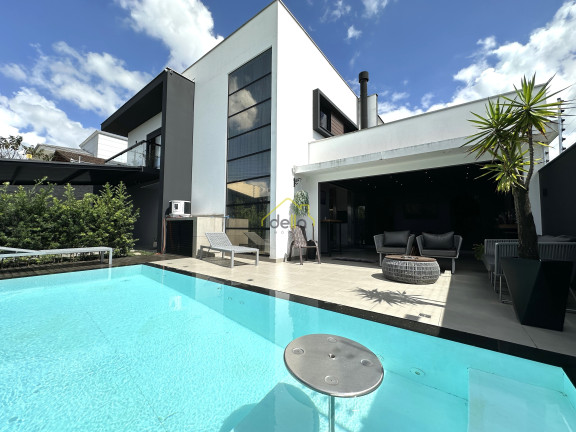 Casa com 3 Quartos à Venda, 155 m² em Iririú - Joinville