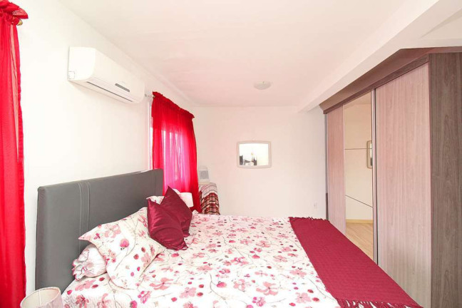 Imagem Casa com 2 Quartos à Venda, 320 m² em Partenon - Porto Alegre Imagem Casa com 2 Quartos à Venda, 320 m² em Partenon - Porto Alegre