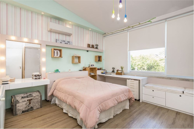 Imagem Casa com 3 Quartos à Venda, em Jardim Lindóia - Porto Alegre Imagem Casa com 3 Quartos à Venda, em Jardim Lindóia - Porto Alegre