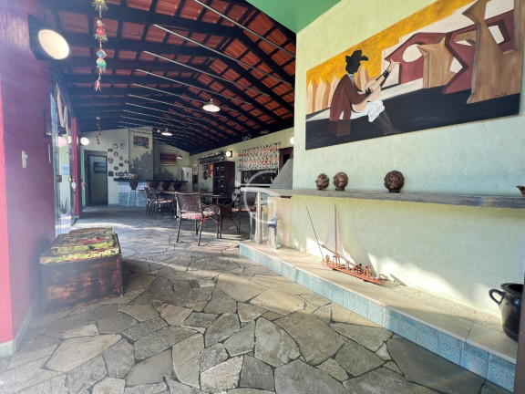 Imagem Casa com 4 Quartos à Venda, em Saguaçu - Joinville Imagem Casa com 4 Quartos à Venda, em Saguaçu - Joinville