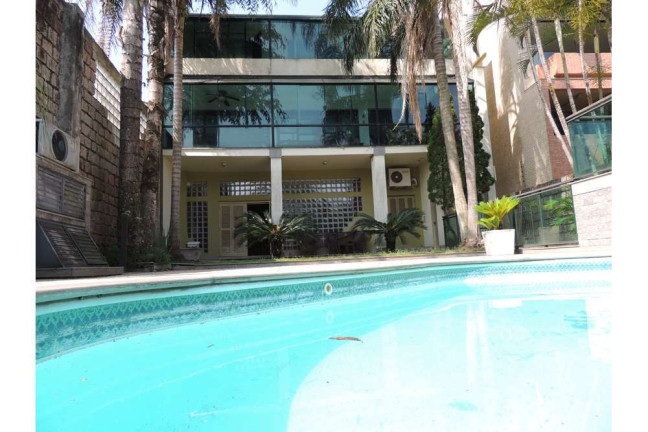 Casa com 5 Quartos à Venda,  em Cristal - Porto Alegre