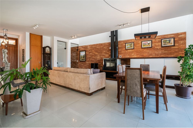 Imagem Casa com 2 Quartos à Venda, em Medianeira - Porto Alegre Imagem Casa com 2 Quartos à Venda, em Medianeira - Porto Alegre