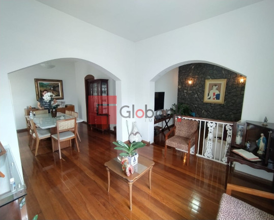 Imagem Casa com 3 Quartos à Venda, 250 m² em Centro - Montes Claros Imagem Casa com 3 Quartos à Venda, 250 m² em Centro - Montes Claros
