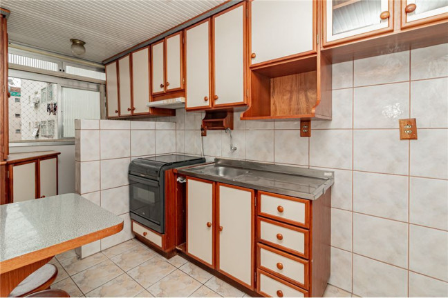 Imagem Imóvel com 2 Quartos à Venda,  em Passo Da Areia - Porto Alegre