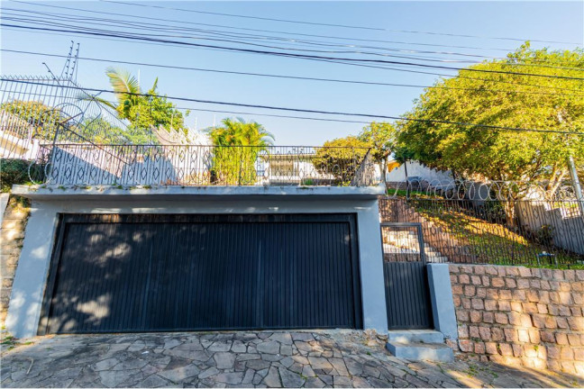 Imagem Casa com 4 Quartos à Venda, em Santa Tereza - Porto Alegre Imagem Casa com 4 Quartos à Venda, em Santa Tereza - Porto Alegre
