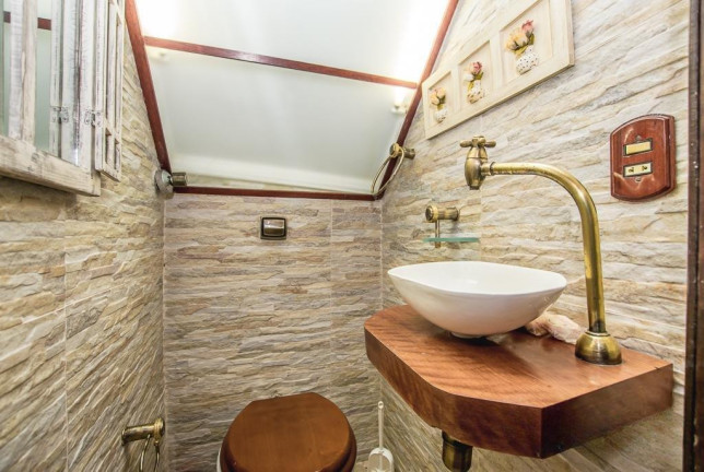 Imagem Sobrado com 4 Quartos à Venda, 180 m² em Santo Inácio - Curitiba Imagem Sobrado com 4 Quartos à Venda, 180 m² em Santo Inácio - Curitiba