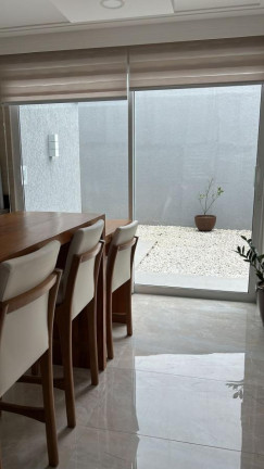 Imagem Casa com 3 Quartos à Venda, 240 m² em Santa Felicidade - Curitiba Imagem Casa com 3 Quartos à Venda, 240 m² em Santa Felicidade - Curitiba