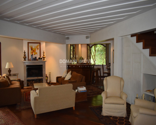 Imagem Casa com 4 Quartos à Venda, 740 m² em Região De Descansópolis - Campos Do Jordão Imagem Casa com 4 Quartos à Venda, 740 m² em Região De Descansópolis - Campos Do Jordão