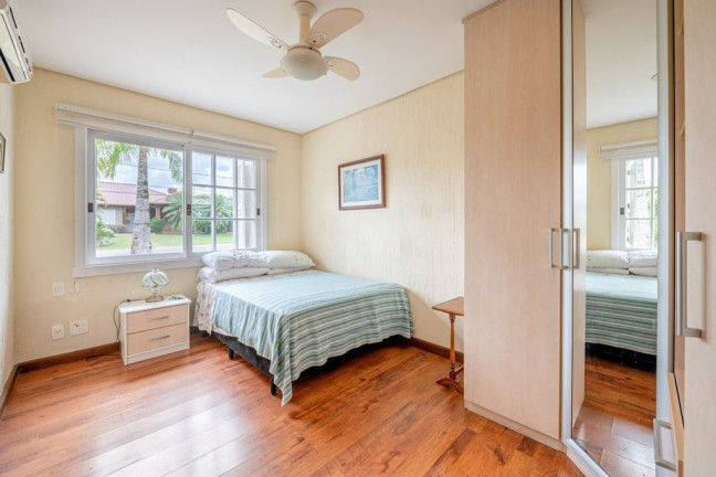 Casa de Condomínio com 4 Quartos à Venda, 480 m²