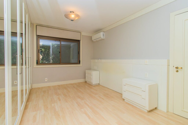 Imagem Imóvel com 3 Quartos à Venda, 148 m² em Moinhos De Vento - Porto Alegre Imagem Imóvel com 3 Quartos à Venda, 148 m² em Moinhos De Vento - Porto Alegre