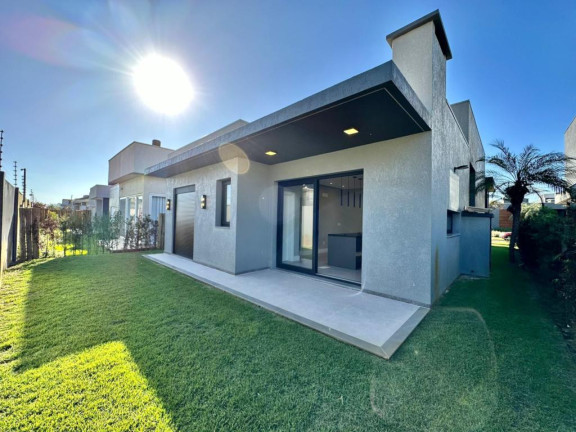 Imagem Casa com 4 Quartos à Venda, em -- - Capao Da Canoa Imagem Casa com 4 Quartos à Venda, em -- - Capao Da Canoa