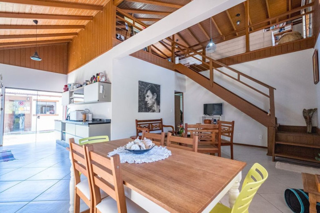 Imagem Casa com 4 Quartos à Venda, 149 m² em Armação Do Pântano Do Sul - Florianópolis Imagem Casa com 4 Quartos à Venda, 149 m² em Armação Do Pântano Do Sul - Florianópolis