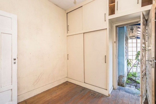 Imagem Casa com 3 Quartos à Venda, 305 m² em Floresta - Porto Alegre Imagem Casa com 3 Quartos à Venda, 305 m² em Floresta - Porto Alegre