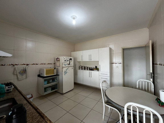 Imagem Casa com 4 Quartos à Venda, 242 m² em Centro - Botucatu