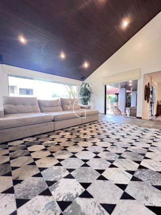 Imagem Casa com 4 Quartos à Venda, em Glória - Joinville Imagem Casa com 4 Quartos à Venda, em Glória - Joinville