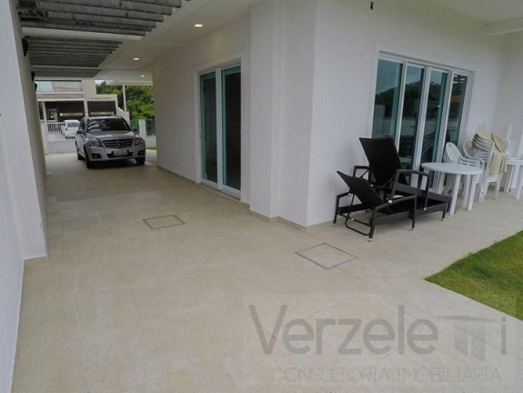 Imagem Casa com 6 Quartos à Venda, 500 m² em Mariscal - Bombinhas Imagem Casa com 6 Quartos à Venda, 500 m² em Mariscal - Bombinhas