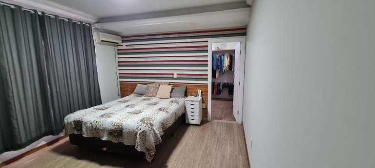 Imagem Casa com 4 Quartos à Venda,  em Floresta - Joinville
