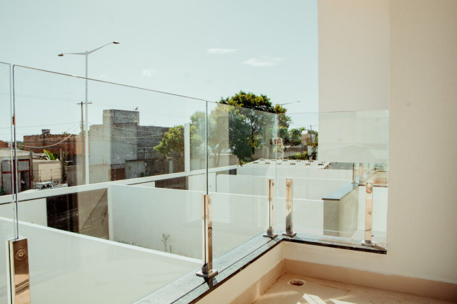 Imagem Casa com 2 Quartos à Venda, 80 m²