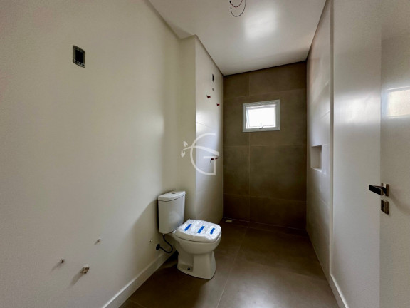 Imagem Sobrado com 4 Quartos à Venda, 327 m² em América - Joinville