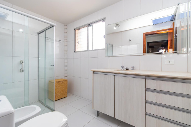 Imagem Sobrado com 3 Quartos à Venda, 140 m² em Capão Raso - Curitiba Imagem Sobrado com 3 Quartos à Venda, 140 m² em Capão Raso - Curitiba