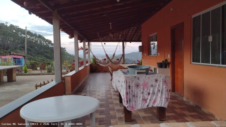Imagem Chácara com 3 Quartos à Venda, 170 m² em Pocinhos Do Rio Verde - Caldas Imagem Chácara com 3 Quartos à Venda, 170 m² em Pocinhos Do Rio Verde - Caldas