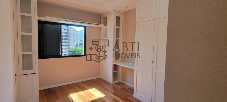 Imagem Apartamento com 4 Quartos à Venda, 135 m² em Moema - São Paulo