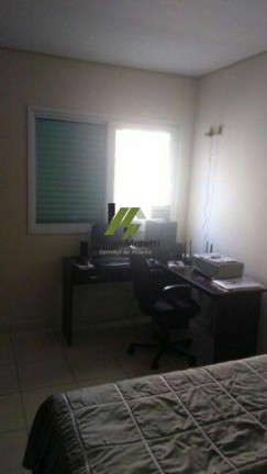 Imagem Casa com 3 Quartos à Venda, 240 m²