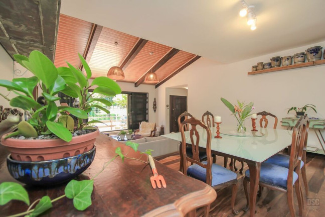 Imagem Casa com 3 Quartos à Venda, 246 m² em Ipanema - Porto Alegre Imagem Casa com 3 Quartos à Venda, 246 m² em Ipanema - Porto Alegre