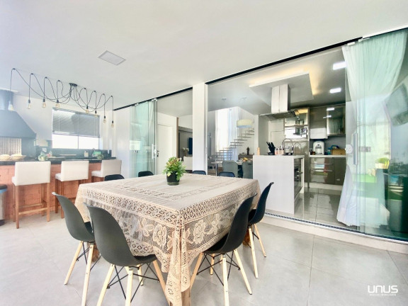 Imagem Casa com 3 Quartos à Venda, 360 m² em Forquilhinha - São José Imagem Casa com 3 Quartos à Venda, 360 m² em Forquilhinha - São José