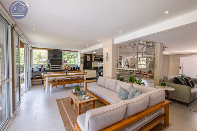 Imagem Casa com 3 Quartos à Venda, 241 m² em Cachoeira Do Bom Jesus - Florianópolis