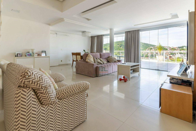 Imagem Casa com 3 Quartos à Venda, 275 m² em Pendotiba - Niterói Imagem Casa com 3 Quartos à Venda, 275 m² em Pendotiba - Niterói
