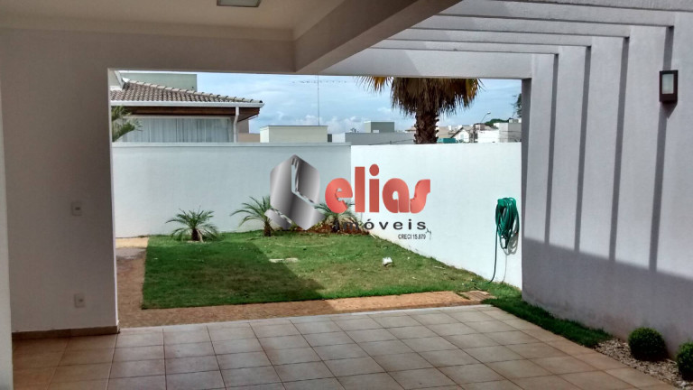 Casa com 3 Quartos para Alugar, 220 m² em Vila Aviação - Bauru