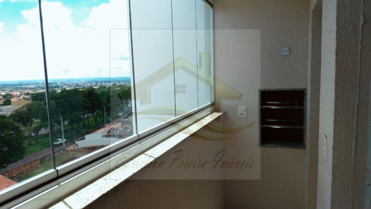 Imagem Apartamento com 3 Quartos à Venda, 67 m² em Jardim Shangri-la A - Londrina