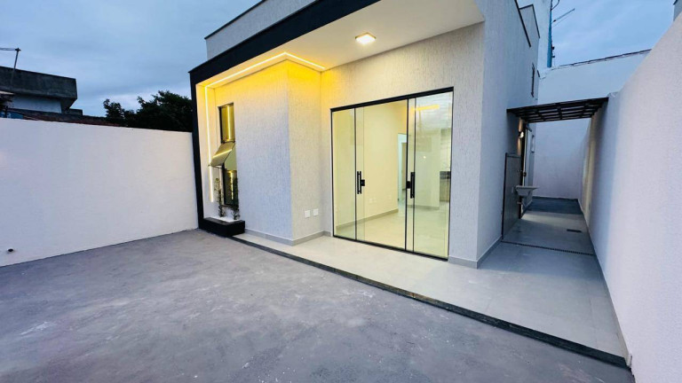 Imagem Casa com 2 Quartos à Venda, 60 m² em Jardim Peró - Cabo Frio Imagem Casa com 2 Quartos à Venda, 60 m² em Jardim Peró - Cabo Frio