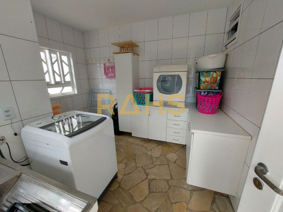 Imagem Casa com 3 Quartos à Venda, 270 m² em Costa E Silva - Joinville