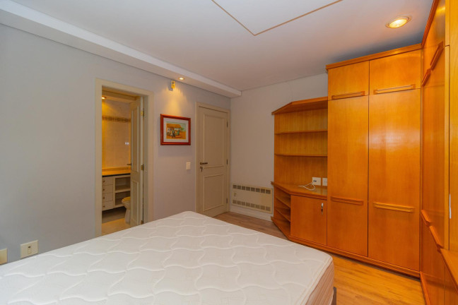Imagem Casa com 3 Quartos para Alugar, 420 m² em Campo Comprido - Curitiba