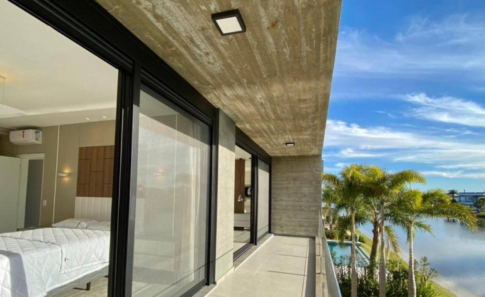 Imagem Casa com 5 Quartos à Venda, 350 m² em Centro - Xangri-lá Imagem Casa com 5 Quartos à Venda, 350 m² em Centro - Xangri-lá