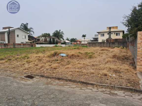 Terreno à Venda, 360 m² em Carianos - Florianópolis