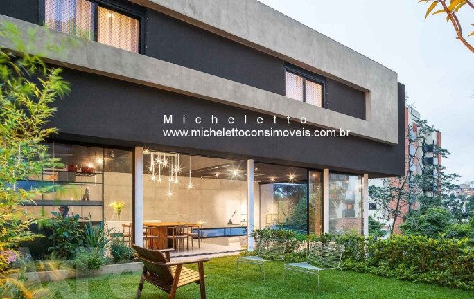 Imagem Sobrado com 3 Quartos à Venda, 330 m² em Sumaré - São Paulo Imagem Sobrado com 3 Quartos à Venda, 330 m² em Sumaré - São Paulo