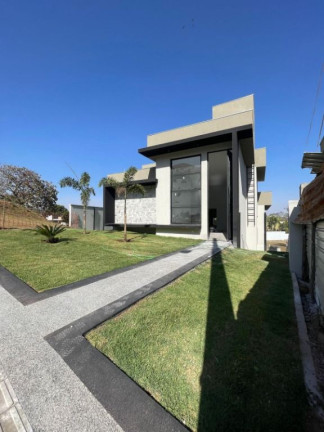 Sobrado com 4 Quartos à Venda, 319 m² em Condomínio Do Lago - Goiânia