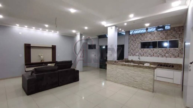 Imagem Casa com 5 Quartos à Venda, em Canelas - Montes Claros Imagem Casa com 5 Quartos à Venda, em Canelas - Montes Claros