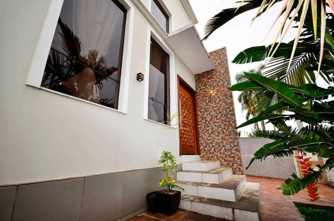 Imagem Casa com 6 Quartos à Venda, 450 m² em Bacacheri - Curitiba Imagem Casa com 6 Quartos à Venda, 450 m² em Bacacheri - Curitiba